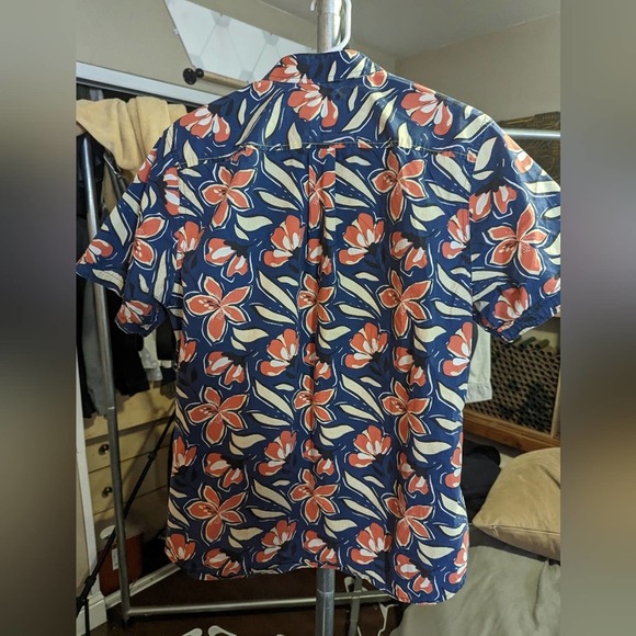 Descendant of Thieves Short Sleeved Button Down Shirt, Large - Picture 2 of 6